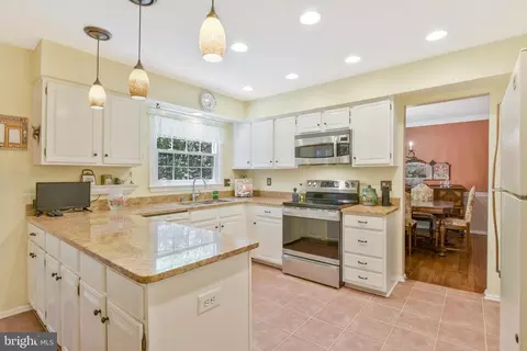 2 Clapham Ct, Sterling, VA 20165 photo 10