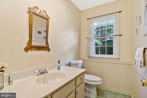 2 Clapham Ct, Sterling, VA 20165 photo 17