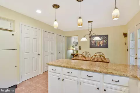 2 Clapham Ct, Sterling, VA 20165 photo 12