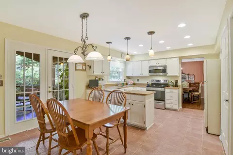 2 Clapham Ct, Sterling, VA 20165 photo 13