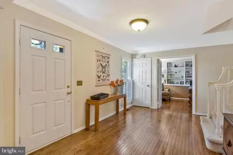 2 Clapham Ct, Sterling, VA 20165 photo 2