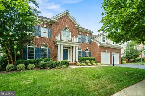 19049 Kipheart Dr, Leesburg, VA 20176