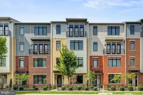 1016 Ribbon Limestone Ter SE, Leesburg, VA 20175