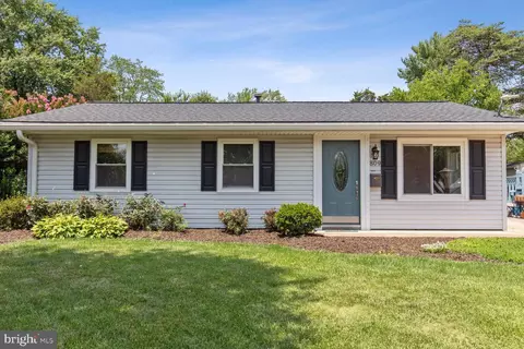 809 S Cypress Ct S, Sterling, VA 20164
