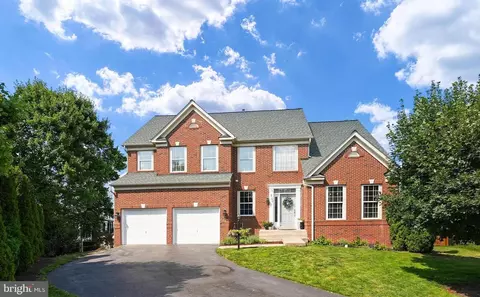 822 Sandpoint Ct NE, Leesburg, VA 20176
