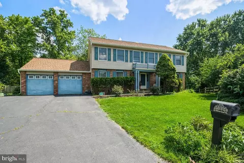 113 Silverleaf Ct, Sterling, VA 20164