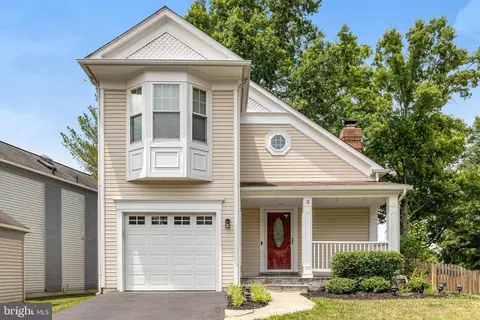 3 Selden Ct, Sterling, VA 20165