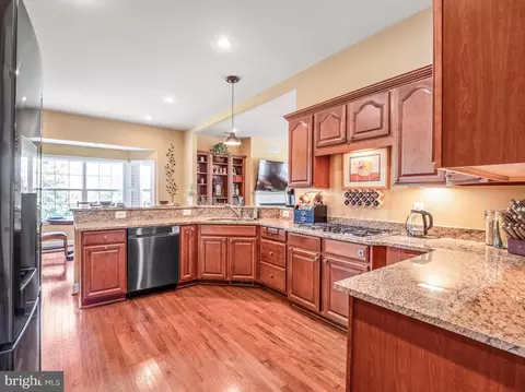 41857 Rawnsley Dr, Ashburn, VA 20148 photo 2