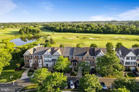 43127 Holtby Sq, Chantilly, VA 20152