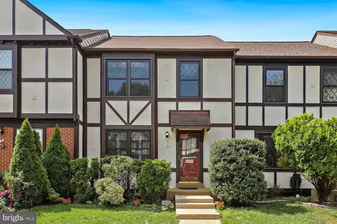 7 Millard Ct, Sterling, VA 20165