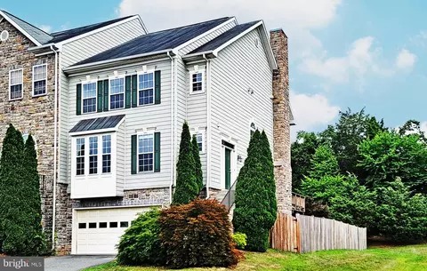 895 Stonefield Sq NE, Leesburg, VA 20176