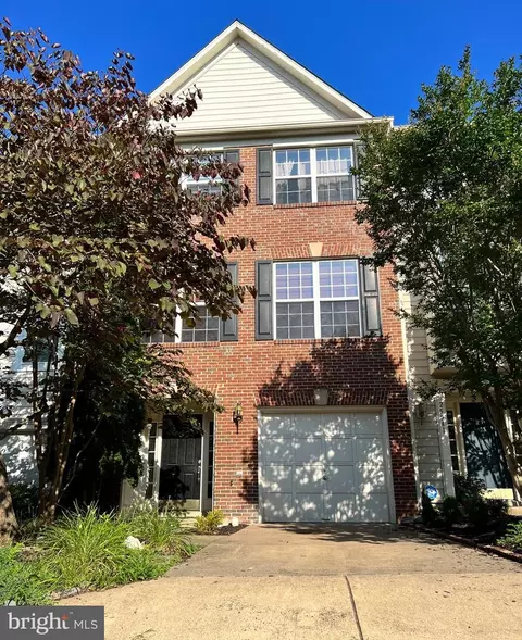 25543 Gwynneth Sq, Chantilly, VA 20152