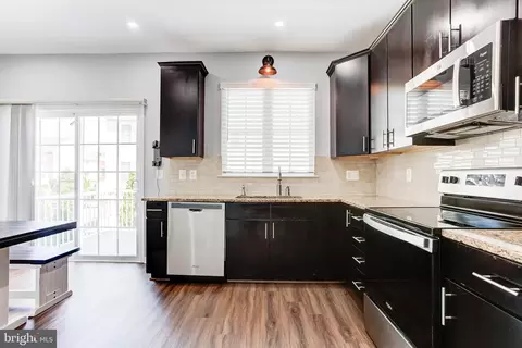 42908 Mccomas Ter, Chantilly, VA 20152 photo 3