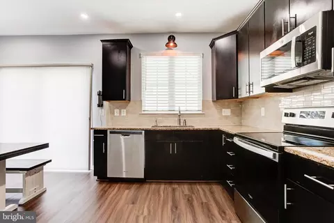 42908 Mccomas Ter, Chantilly, VA 20152 photo 2