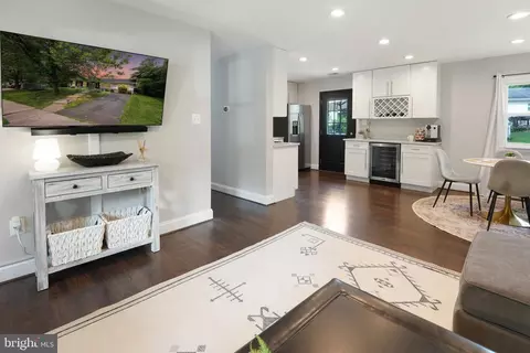 703 S Dickenson Ave, Sterling, VA 20164 photo 5