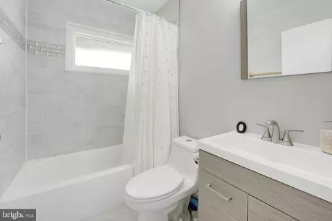 703 S Dickenson Ave, Sterling, VA 20164 photo 21