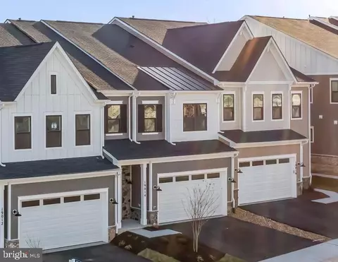 19014 Coral Reef Sq, Leesburg, VA 20176