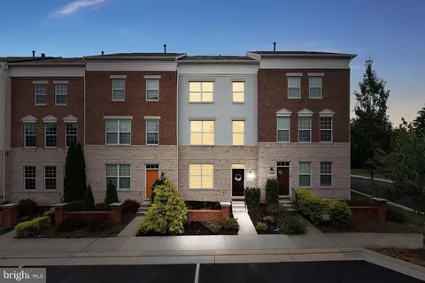 22738 Parkland Farms Ter, Brambleton, VA 20148