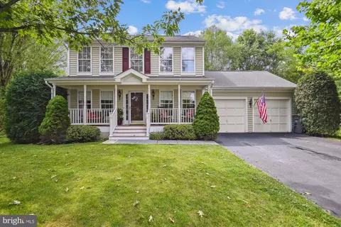 17231 Hollymill Ct, Round Hill, VA 20141