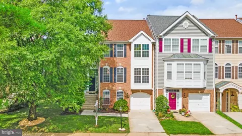 46852 Graham Cove Sq, Sterling, VA 20165