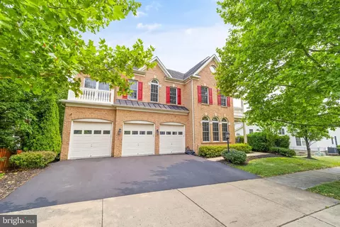 43393 Riverpoint Dr, Leesburg, VA 20176