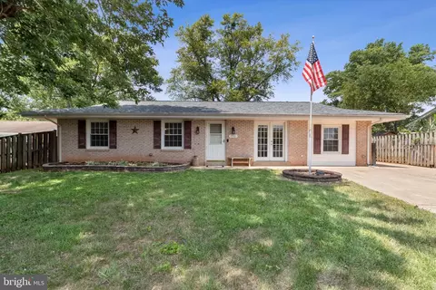 1501 N Dinwiddie St, Sterling, VA 20164