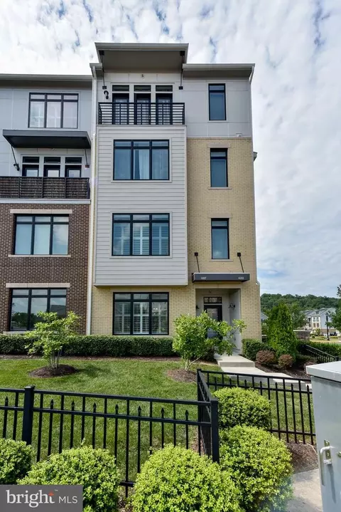 1402 Ribbon Limestone Ter SE, Leesburg, VA 20175