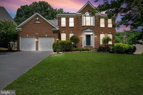 806 Tina Dr SE, Leesburg, VA 20175