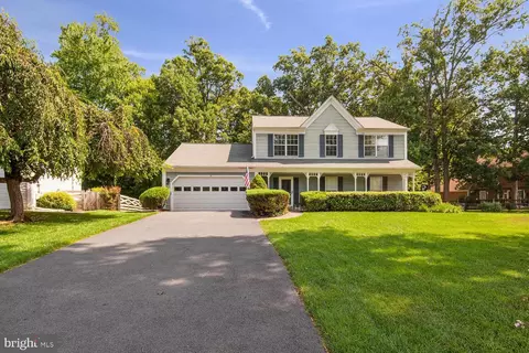 8 Owens Ct, Sterling, VA 20165