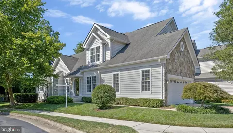 25685 Tremaine Ter, Chantilly, VA 20152