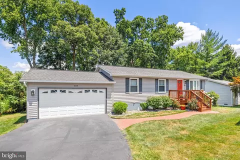 608 York Ln SE, Leesburg, VA 20175