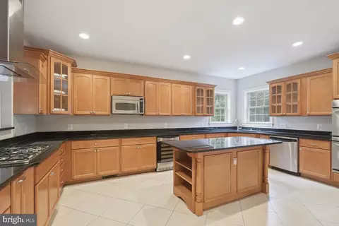 705 W Maple Ave, Sterling, VA 20164 photo 10