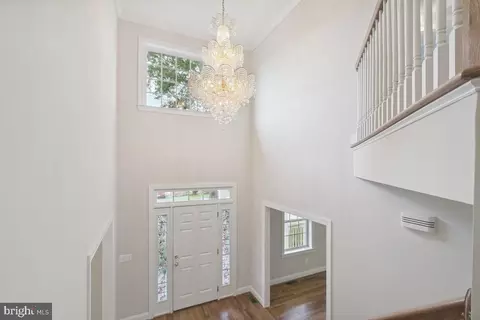 705 W Maple Ave, Sterling, VA 20164 photo 3