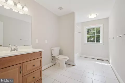 705 W Maple Ave, Sterling, VA 20164 photo 44