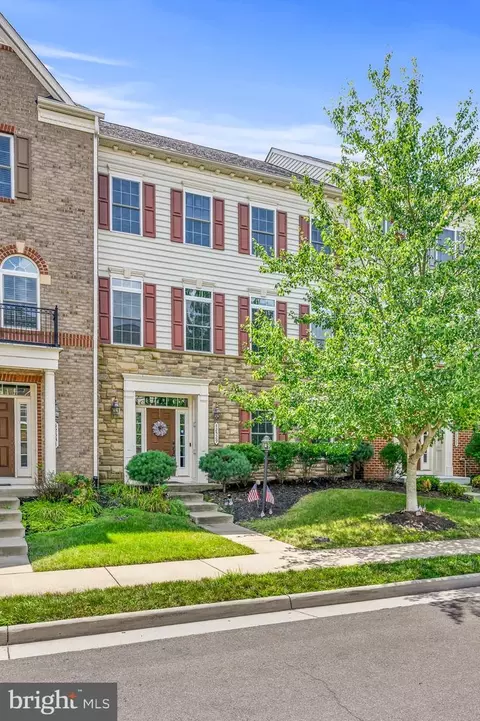 42529 Pine Forest Dr, Chantilly, VA 20152