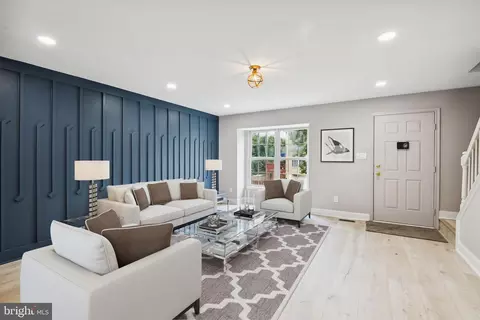 45581 Hutchens Sq, Sterling, VA 20166