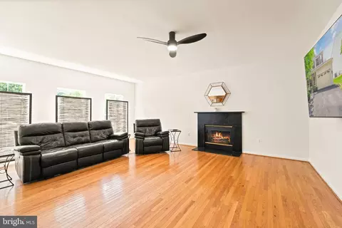 42837 Crossbow Ct, Ashburn, VA 20147 photo 18