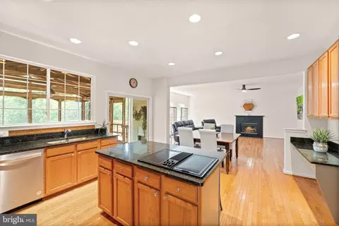 42837 Crossbow Ct, Ashburn, VA 20147 photo 14
