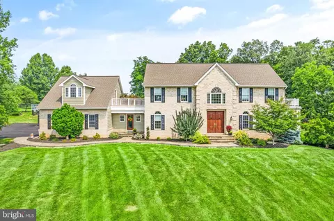 34984 Vintage Pl, Round Hill, VA 20141