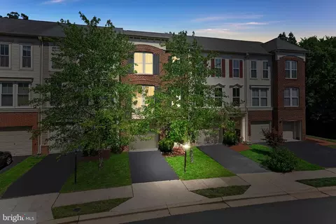 43092 Hunters Green Sq, Broadlands, VA 20148