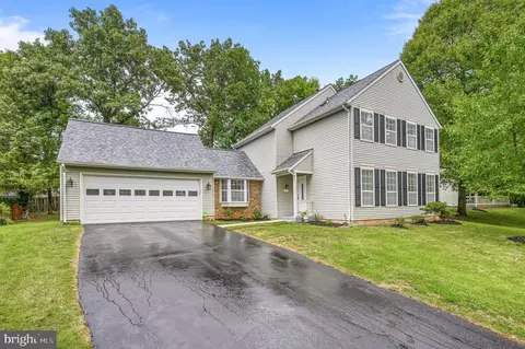 14 Coloma Ct, Sterling, VA 20164