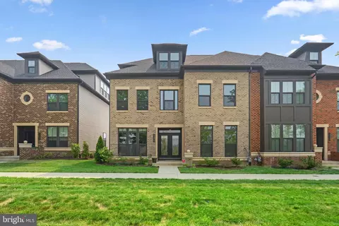 43358 Dewey Sq, Ashburn, VA 20148