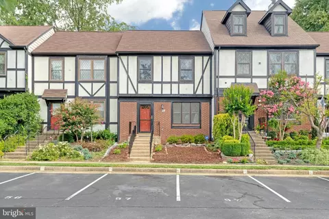 8 Millard Ct, Sterling, VA 20165