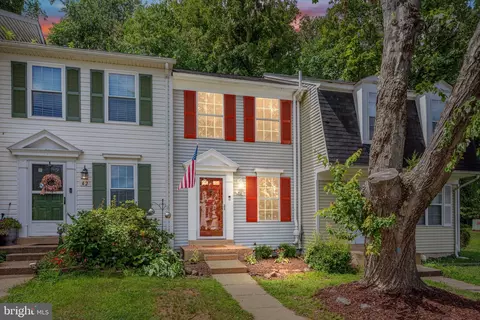 40 Huntley Ct, Sterling, VA 20165