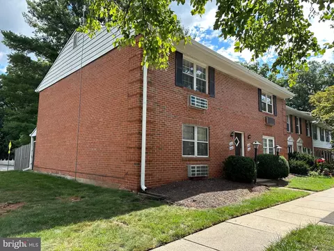 404 E Cornell Dr, Sterling, VA 20164