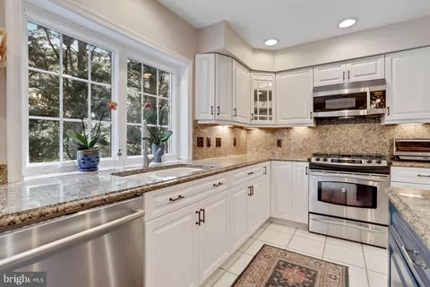 20454 Willowmere Ct, Sterling, VA 20165 photo 15