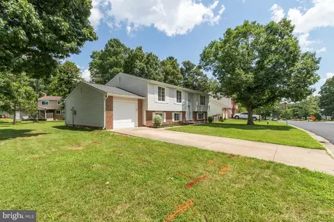 107 Forest Ridge Dr, Sterling, VA 20164 photo 2