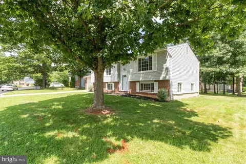 107 Forest Ridge Dr, Sterling, VA 20164 photo 3