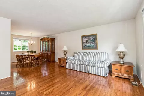 107 Forest Ridge Dr, Sterling, VA 20164 photo 4