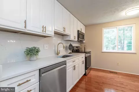 107 Forest Ridge Dr, Sterling, VA 20164 photo 10